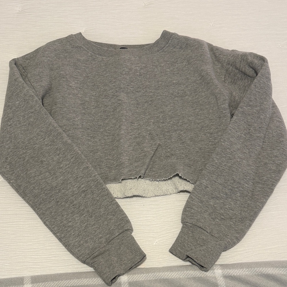 Gray Cropped Sweatshirt - Classic Cozy Top